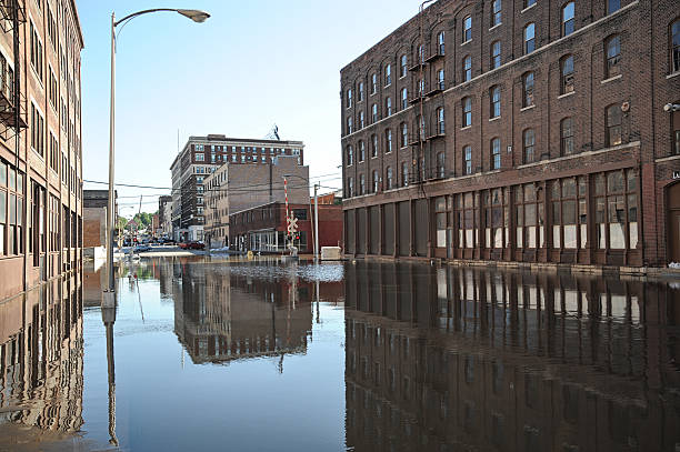 el centro de la ciudad de inundación - marea fotos fotografías e imágenes de stock