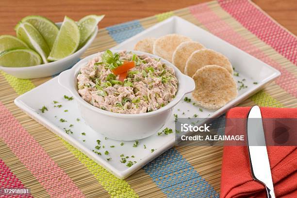 Atún Dip Foto de stock y más banco de imágenes de Atún - Pescado - Atún - Pescado, Salsa espesa, Pan pita