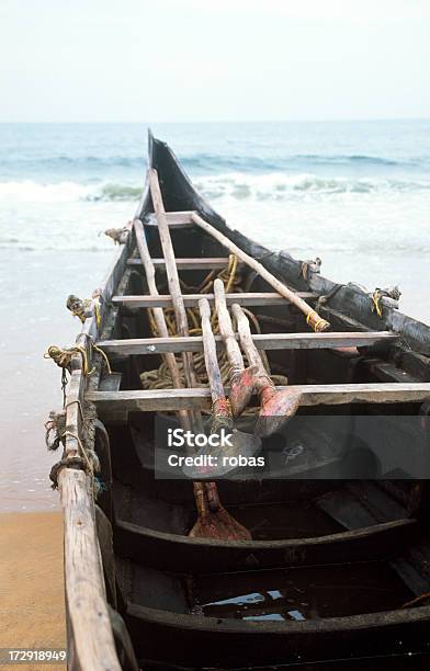 Photo libre de droit de Canoë De Mer banque d'images et plus d'images libres de droit de Aliment - Aliment, Bateau de pêche, Canoë