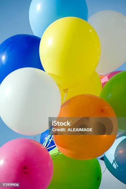 Balões - Fotografias de stock e mais imagens de Amarelo - Amarelo, Arranjo, Azul