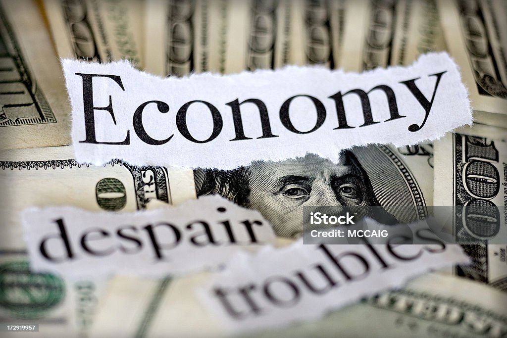 Экономика проблемы - Стоковые фото 100 американских долларов роялти-фри