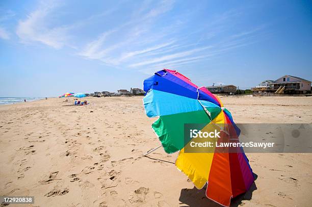 Photo libre de droit de Virginia Beach Et De Parasols banque d'images et plus d'images libres de droit de Virginia Beach - Virginia Beach, Bleu, Ciel