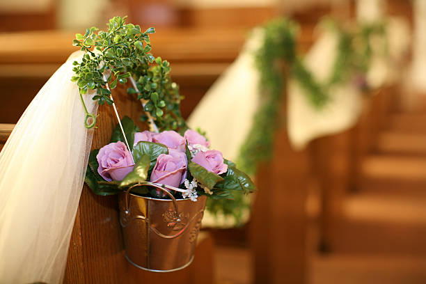 Flores En La Iglesia Foto de stock y más banco de imágenes de Iglesia - Iglesia, Boda, Decoración - Objeto - iStock Flores En La Iglesia Foto de stock y más banco de imágenes de Iglesia - Iglesia, Boda, Decoración - Objeto - iStock