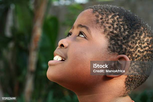 Photo libre de droit de Jeune Garçon Africain Profil banque d'images et plus d'images libres de droit de Afro-américain - Afro-américain, Enfant, Profil