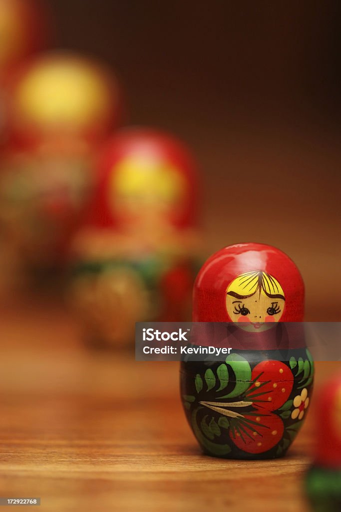 Rússia (Ninhos bonecas Matryoshka na fila - Foto de stock de Boneca Russa royalty-free