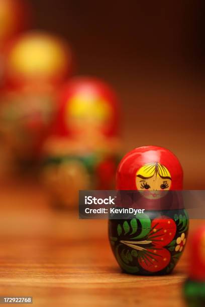 Foto de Rússia Ninhos Bonecas Matryoshka Na Fila e mais fotos de stock de Boneca Russa - Boneca Russa, Abstrato, Arte