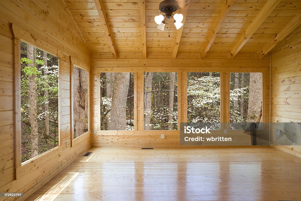 Compradores querido. - Foto de stock de Cabaña de madera libre de derechos