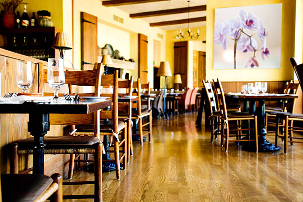 istock inside of an italian restaurant 172923103