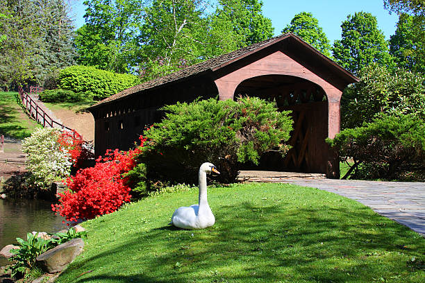 stanley park, le centre commercial westfield, dans le massachusetts - massachusetts landscape new england spring photos et images de collection