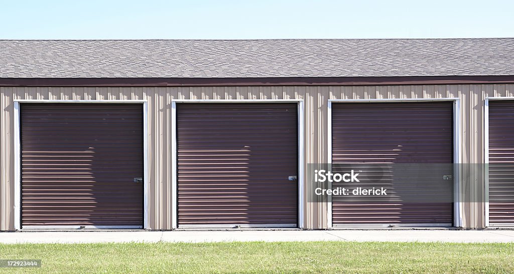 Portas para a garagem barracas individuais - Foto de stock de Autoarmazenamento royalty-free