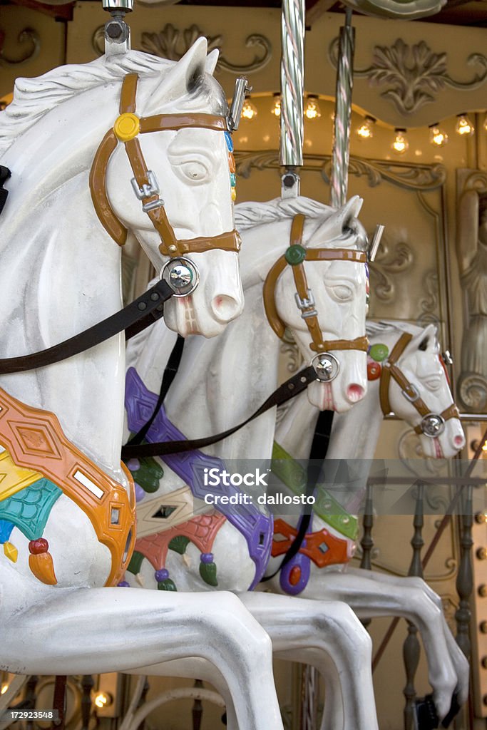 marry-go round di cavalli - Foto stock royalty-free di Arte, Cultura e Spettacolo