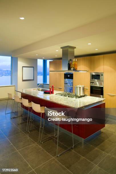 Cozinha Condo - Fotografias de stock e mais imagens de Apartamento - Apartamento, Apartamento de Cobertura, Armário