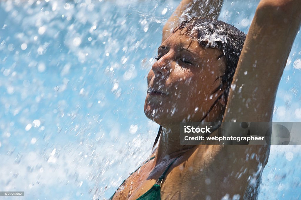 Frau im Wasser XXL - Lizenzfrei Arme hoch Stock-Foto