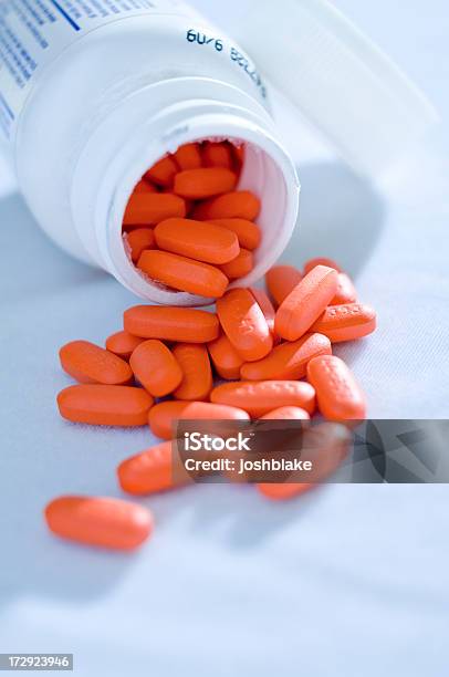 Red Pills Stock Photo - Download Image Now - Acetylsalicylic Acid, Beauty, Bunch