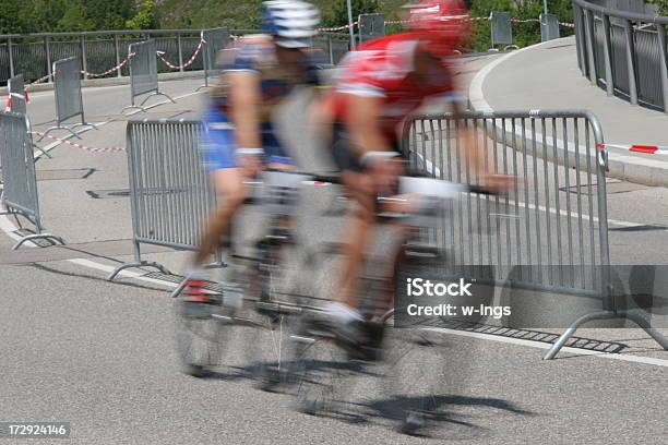 Di Ciclismo Concorrenza - Fotografie stock e altre immagini di Abbigliamento sportivo - Abbigliamento sportivo, Avvenimento sportivo, Barricata