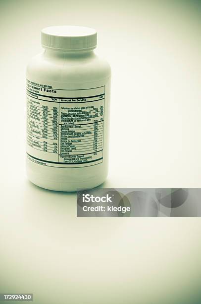 Vitaminflasche Stockfoto und mehr Bilder von Daten - Daten, Flasche, Fotografie