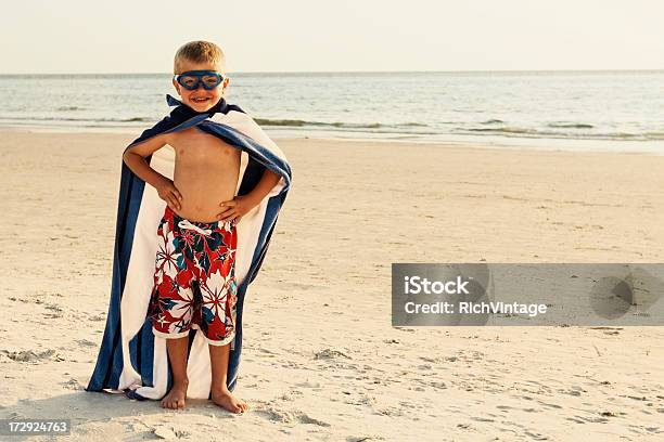 Praia Superherói - Fotografias de stock e mais imagens de Praia - Praia, Humor, Super-Herói