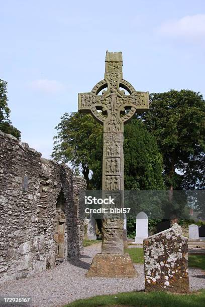 Foto de Cruz Alta Irlandesa e mais fotos de stock de Característica arquitetônica - Característica arquitetônica, Cemitério, Cristianismo