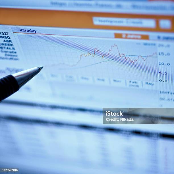 Foto de Tabela De Stock e mais fotos de stock de Bolsa de valores e ações - Bolsa de valores e ações, Caneta, Caneta Esferográfica