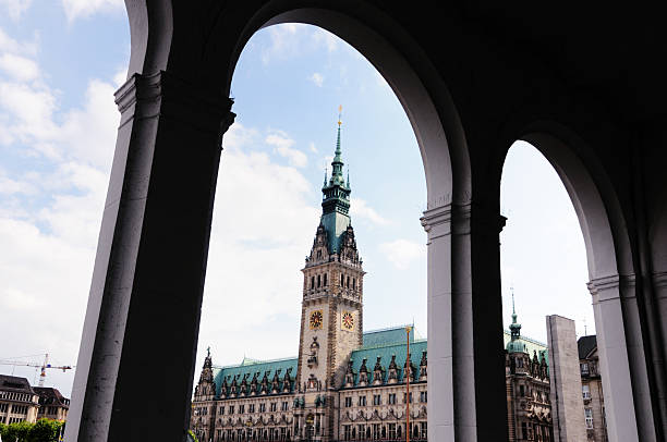 istock arcade and city hall hamburg 172927178