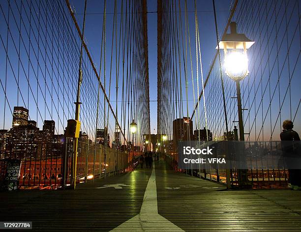 Tramonto Su Ponte Di Brooklyn - Fotografie stock e altre immagini di Ambientazione esterna - Ambientazione esterna, Brooklyn - New York, Centro della città