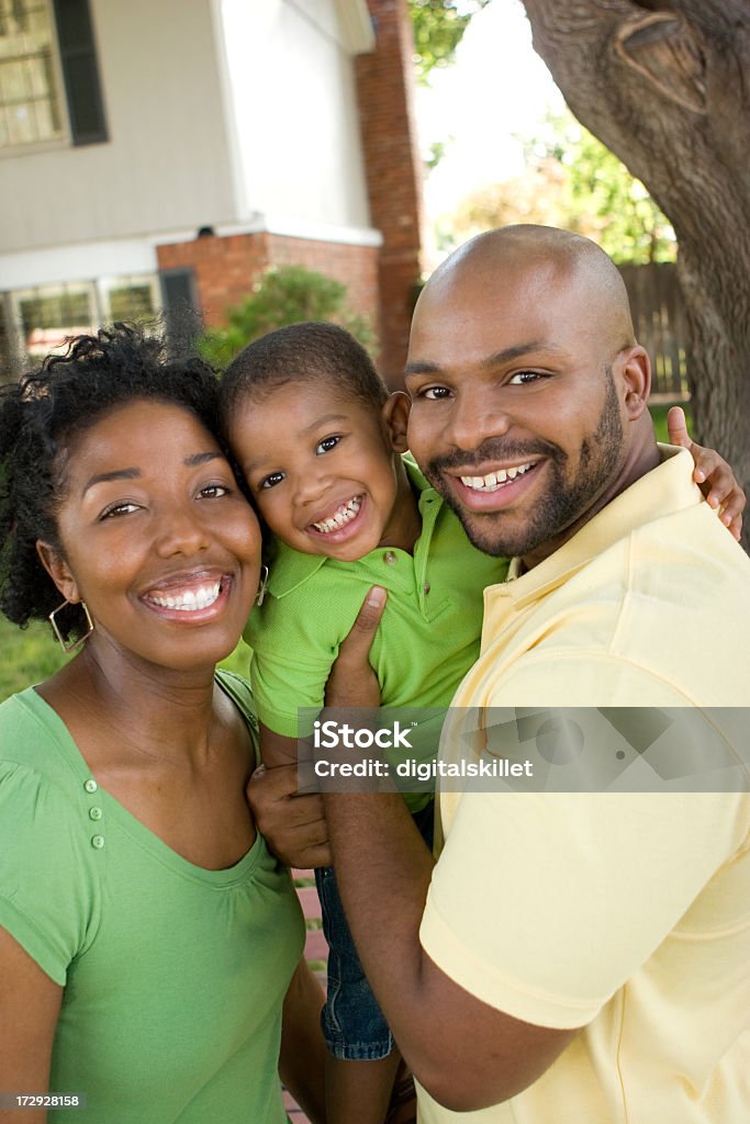 Heureux Arican American Family - Photo de Afro-américain libre de droits