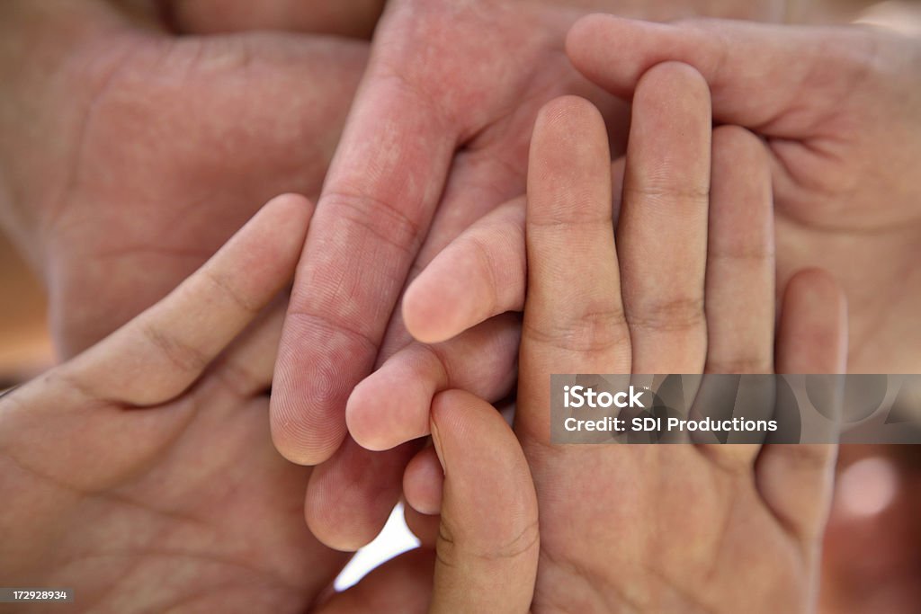 Envers renforcé les mains - Photo de Marée de mains tendues libre de droits