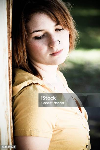 Foto de Moody Jovens Retrato e mais fotos de stock de Adolescente - Adolescente, Adolescentes Meninas, Adolescência