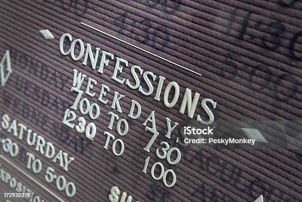 Dia Da Semana Na Igreja De Profissões - Fotografias de stock e mais imagens de Confessionário - Confessionário, Quadro com letras, Almoço