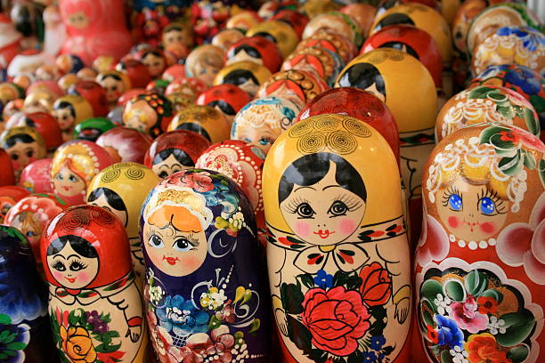 bonecas matryoshka - russian nesting doll doll russian culture nobody - fotografias e filmes do acervo