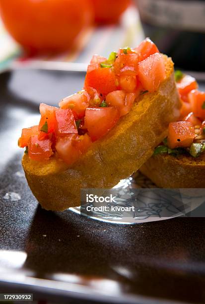 Foto de Bruschette Pomodoro e mais fotos de stock de Alimentação Não-saudável - Alimentação Não-saudável, Antepasto, Bruschetta