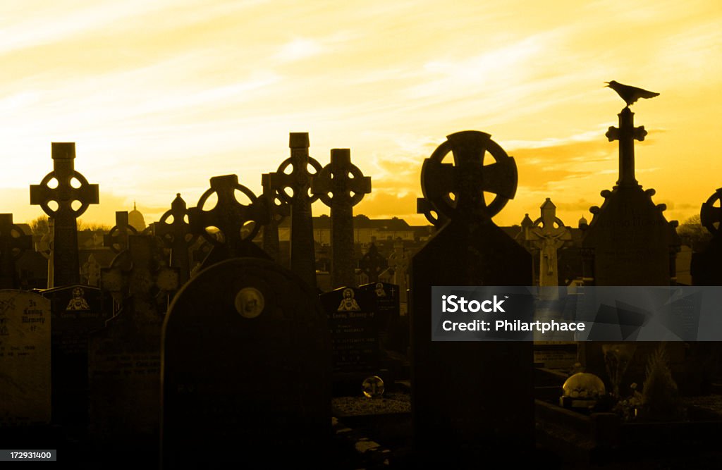 Cmentarz na zachodzie słońca - Zbiór zdjęć royalty-free (Bez ludzi)