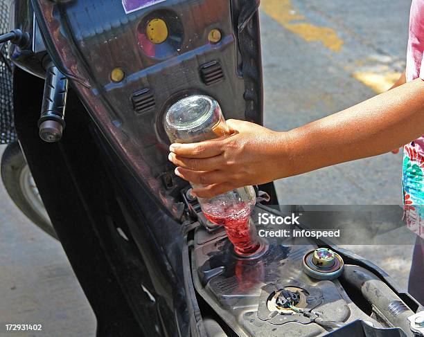 Foto de Posto De Gasolina Na Tailândia e mais fotos de stock de Combustível fóssil - Combustível fóssil, Motocicleta, Geração de Combustível e Energia