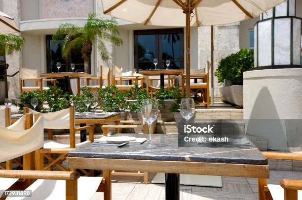 Outdoor Diniing Em Miami Beach - Fotografias de stock e mais imagens de Miami - Miami, Restaurante, Comida