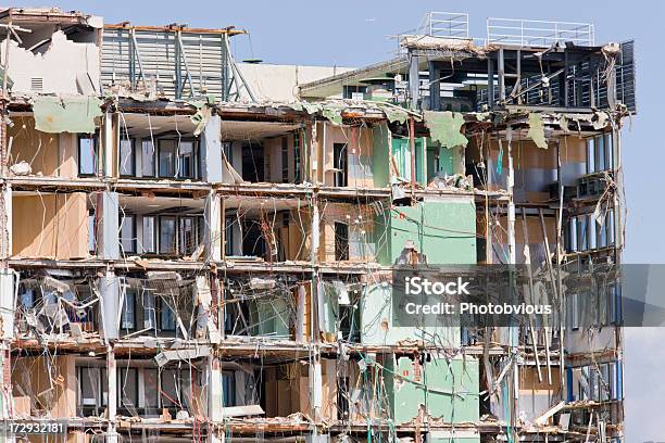 Foto de Floresta Edifício Série e mais fotos de stock de Abandonado - Abandonado, Acidente, Acidentes e desastres