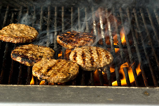 burning hamburguesas - carcinogens fotografías e imágenes de stock