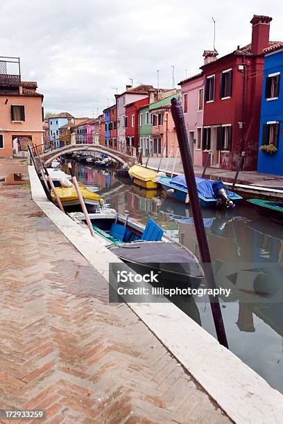 Photo libre de droit de Coloré Canal À Venise Sur Lîle De Burano banque d'images et plus d'images libres de droit de Architecture - Architecture, Burano, Canal - Eau vive