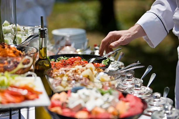 servicio de catering - salad course fotografías e imágenes de stock