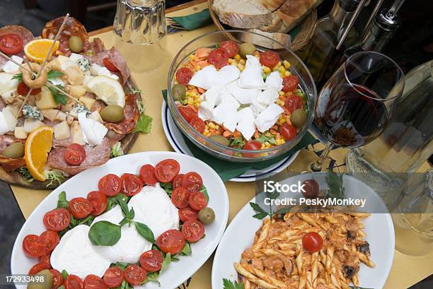 Foto de Italiano Fresco Bufê De Almoço e mais fotos de stock de Alimentação Saudável - Alimentação Saudável, Almoço, Buffet - Refeições