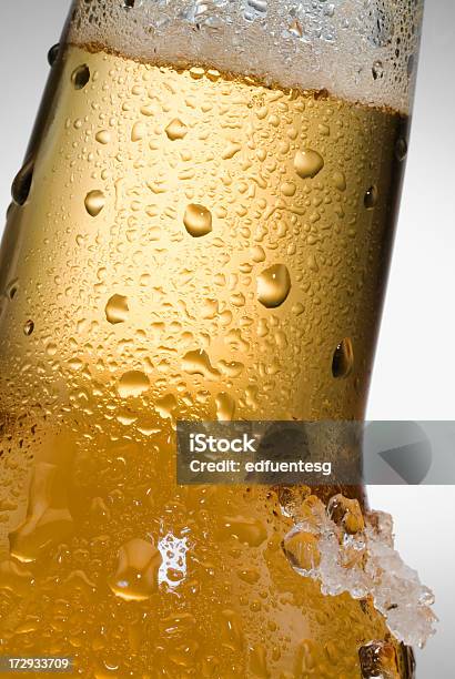 Cerveza Foto de stock y más banco de imágenes de Agua - Agua, Amarillo - Color, Beber