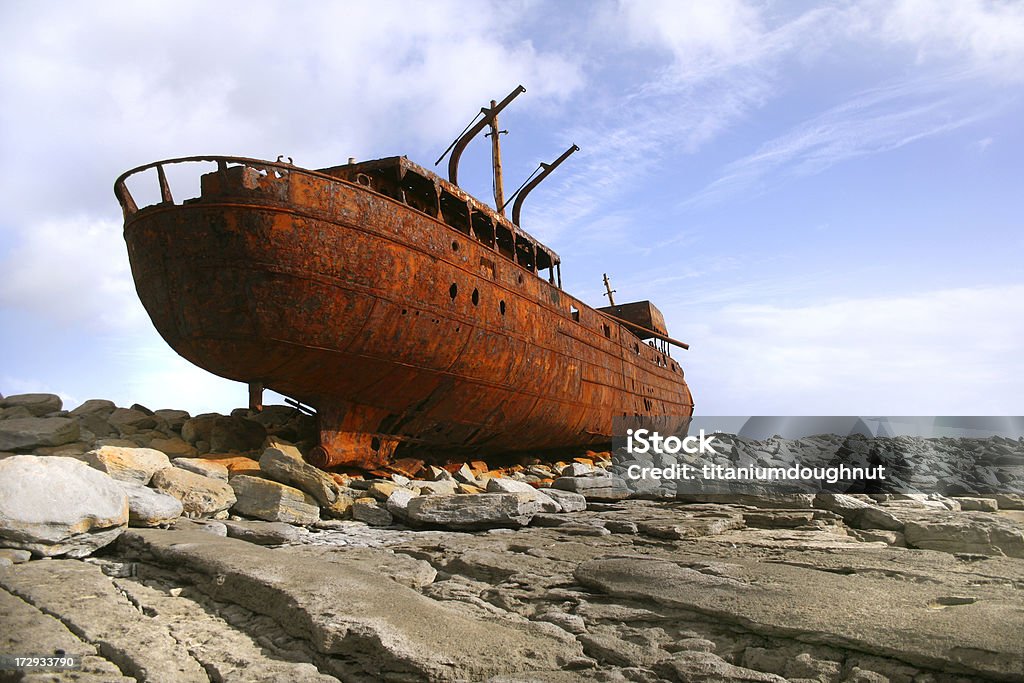 ボート難破船 - イニシーアのロイヤリティフリーストックフォト