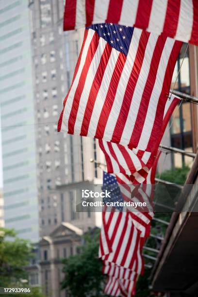 American Flags En Una Fila Foto de stock y más banco de imágenes de Boston - Massachusetts - Boston - Massachusetts, Cuatro de julio, Aire libre