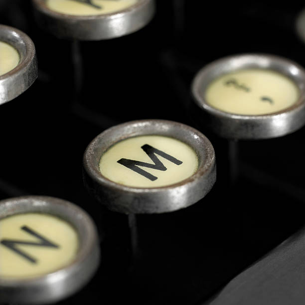 появление ключи - letter m typewriter key typewriter alphabet стоковые фото и изображения