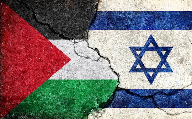 izrael vs palestyna (kryzys wojenny, konflikt polityczny). ilustracja flagi kraju grunge (popękane betonowe tło) - israel stock illustrations