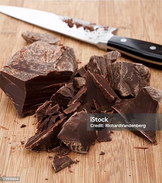 Chocolate Na Tábua De Cozinha Xxl - Fotografias de stock e mais imagens de Amontoar - Amontoar, Bloco, Castanho