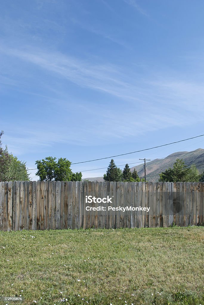 Curado valla árbol seco Lawn encimeras - Foto de stock de Aislado libre de derechos