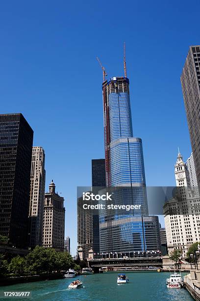 Construcción Tower En Chicago Foto de stock y más banco de imágenes de Aire libre - Aire libre, Arquitectura, Arquitectura exterior