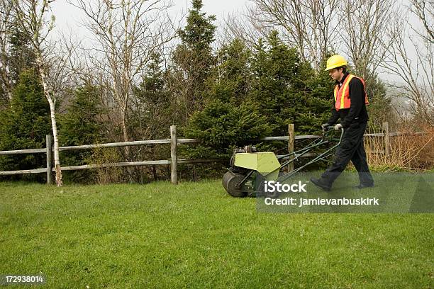 Landschaftsgestalterrasen Care Arbeiter Stockfoto und mehr Bilder von Gärtnern - Gärtnern, Unterschicht-Stereotypen, Dienstleistung