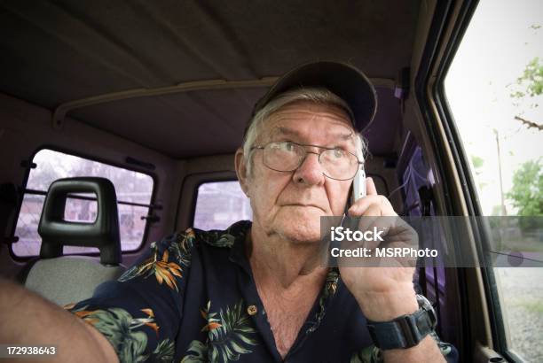 Telefono Cellulare E Guida - Fotografie stock e altre immagini di Automobile - Automobile, Autostrada a corsie multiple, Composizione orizzontale