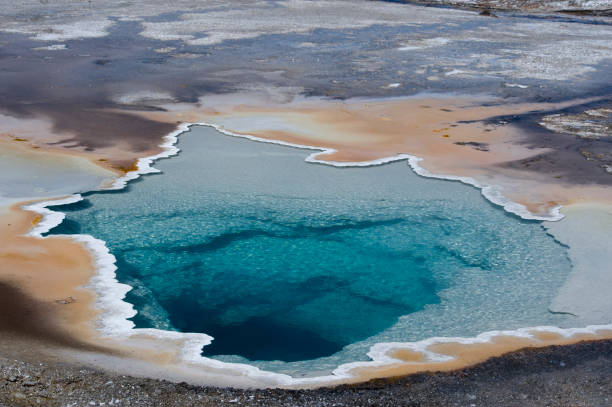 온천 에서 옐로우스톤 국립 공원 - natural landmark horizontal wyoming usa 뉴스 사진 이미지